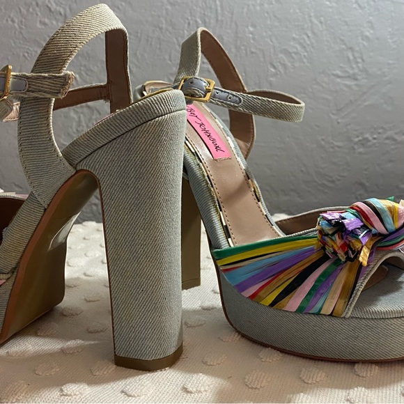 Betsey Johnson Mandy platform sandal  ($20.00 IS THE FINAL PRICE) - Picture 7 of 14